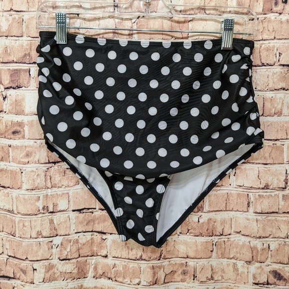Stylish Women's Red and Black Polka Dot Bikini Set - Picture 8 of 15